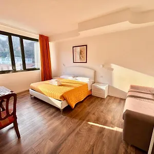 victoria-hotels-royal-garden.it-lombardy.com/