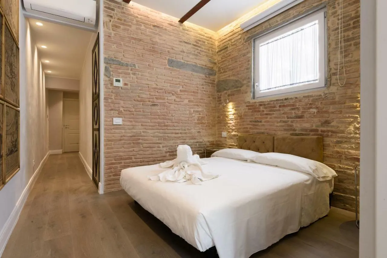 Vivaldi Luxury Suites Florence Italy